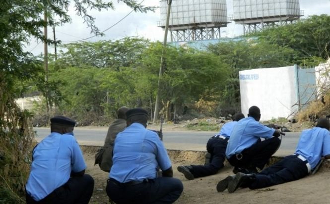 Cel puţin 20 de poliţişti kenieni au fost ucişi într-o ambuscadă a militanţilor Al-Shabaab
