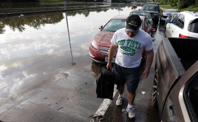 Inundaţiile din Texas şi Oklahoma au ucis 21 de oameni. 11 persoane sunt în continuare date dispărute