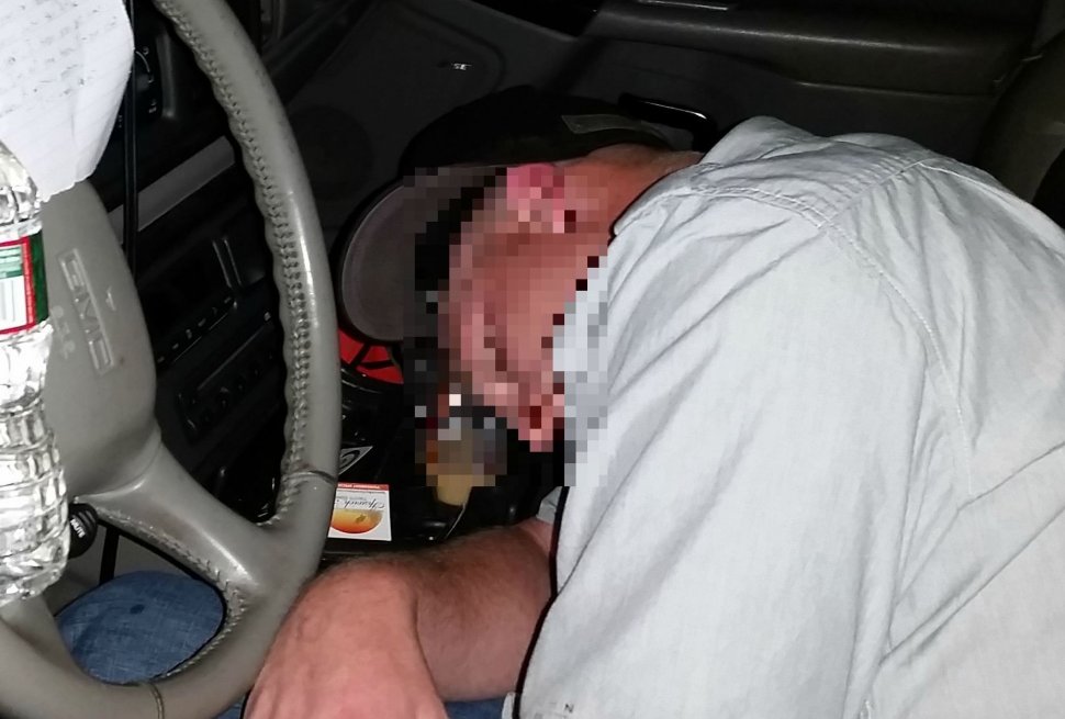 Ce s-a întâmplat cu acest şofer după ce a fost găsit AŞA la volanul maşinii sale