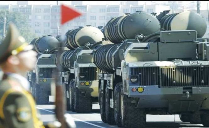 Rusia suspendă embargoul şi vinde Iranului sistemul de rachetă S-300