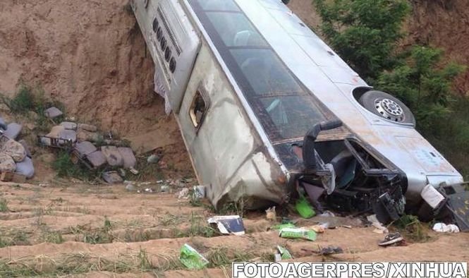 Un autocar a căzut într-o prăpastie. 24 de oameni au murit