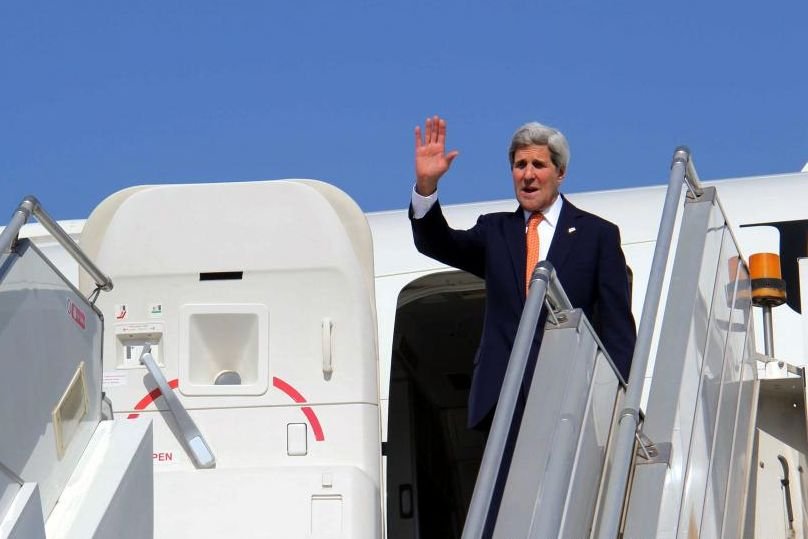 John Kerry, operat cu succes la Boston după accidentul din Franţa