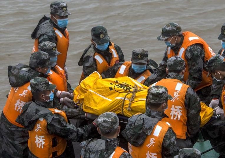 Tragedie pe fluviul Yangtze: Continuă operaţiunile de salvare a pasagerilor de pe vasul de croazieră scufundat
