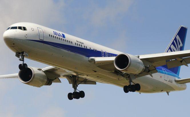 Un avion de pasageri japonez a aterizat de urgenţă în Okinawa