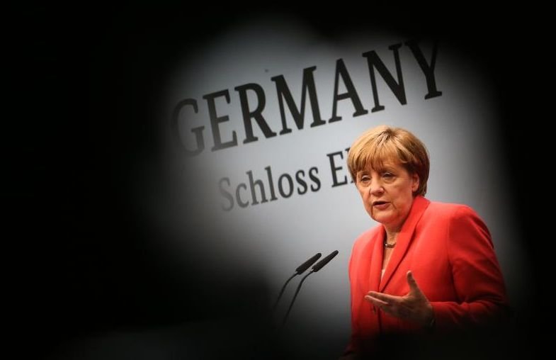 Angela Merkel: Toţi liderii din statele G7 vor ca Grecia să rămână în zona euro