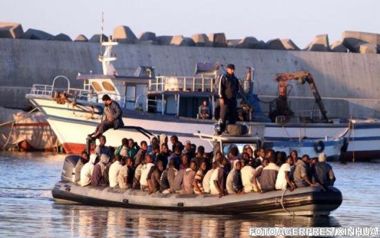 Mii de refugiaţi au fost salvaţi din Marea Mediterană în ultimele 48 de ore