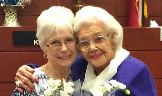O femeie de 92 de ani şi-a adoptat verişoara de 76 de ani