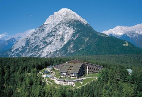 Grupul Bilderberg, reuniune cu uşile închise în Alpi. Ce personalităţi participă la întâlnirea păzită de mii de poliţişti şi elicoptere