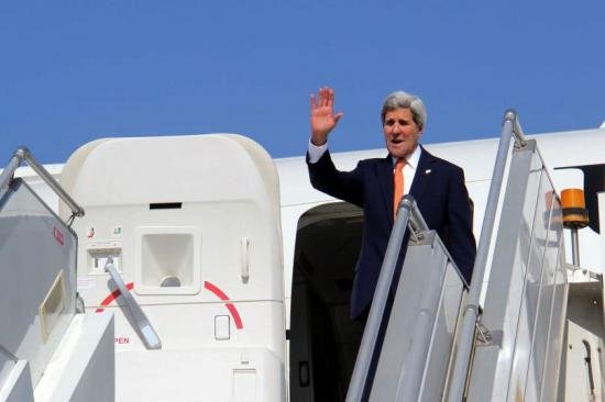 John Kerry iese din spitalul în care a fost internat în urma unei fracturi de femur