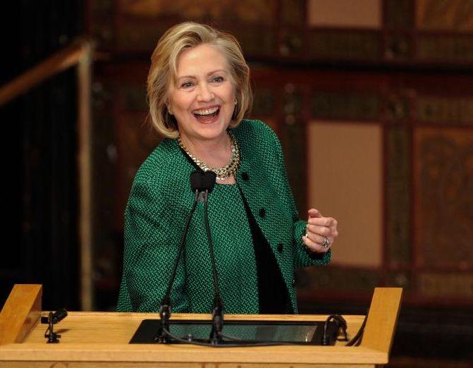 Hillary Clinton glumeşte pe tema vârstei sale: &quot;Voi fi cea mai tânără femeie preşedinte al SUA&quot; 