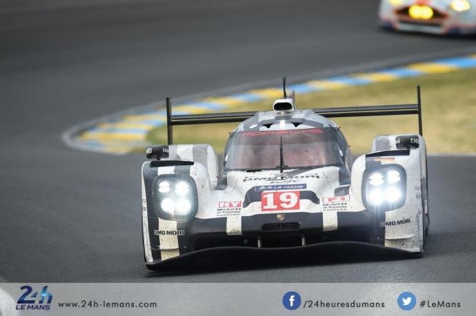 Porsche câştigă după aproape două decenii Cursa de 24 de ore de la Le Mans
