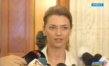 Alina Gorghiu: Îi urez premierului Victor Ponta sănătate şi ligamente întregi