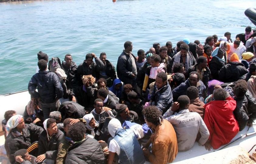 Italia ameninţă că va acorda VIZE SCHENGEN imigranţilor care traversează Mediterana, în lipsa unei împărţiri echitabile a numărului de refugiaţi