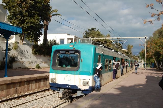 Tunisia. Ciocnire violentă între un tren și un camion:''Este o catastrofă umanitară&quot;