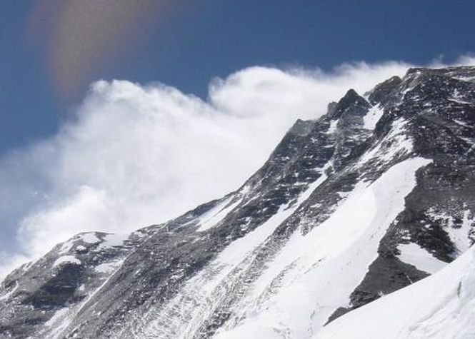 Everestul, cel mai înalt munte din lume, a fost mutat din loc