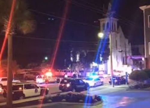 ATAC ARMAT la o biserică istorică afroamericană din Charleston. Cel puţin nouă oameni au fost ucişi