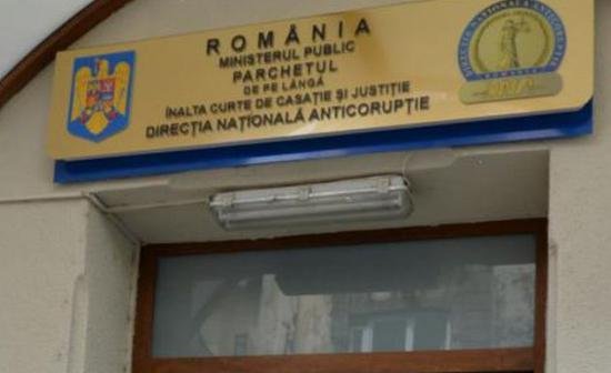 Funcţionarul care a devalizat Poşta Română, trimis în judecată