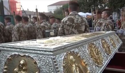Un colonel de la Jandarmeria Iaşi, acuzat de perversiuni sexuale la racla Sfintei Parascheva