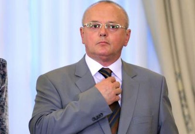 Autorul eratei care l-a salvat pe Băsescu, judecătorul CCR Mircea Ştefan Minea, audiat la Parchet