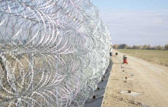 &quot;Gardul ce va fi RIDICAT la GRANIŢA sârbo-ungară pentru a opri imigranții ilegali va proteja spațiul Schengen&quot;. Cine face această declaraţie