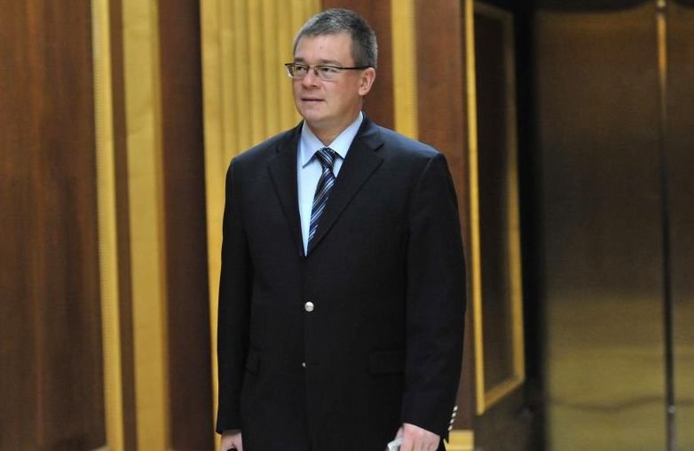 SURSE: Şedinţă luni la Parlament pentru numirea lui Ungureanu la conducerea SIE 