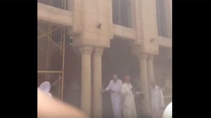 Cel puţin 16 oameni au murit după explozia unei bombe într-o moschee din Kuweit (VIDEO)