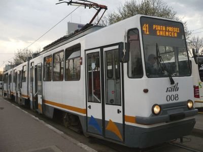 Accident pe linia tramvaiului 41, în București. Trafic blocat