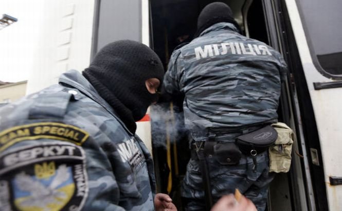 Ucraina. Un ofiţer din Berkut a fost acuzat pentru uciderea manifestanţilor din Euromaidan