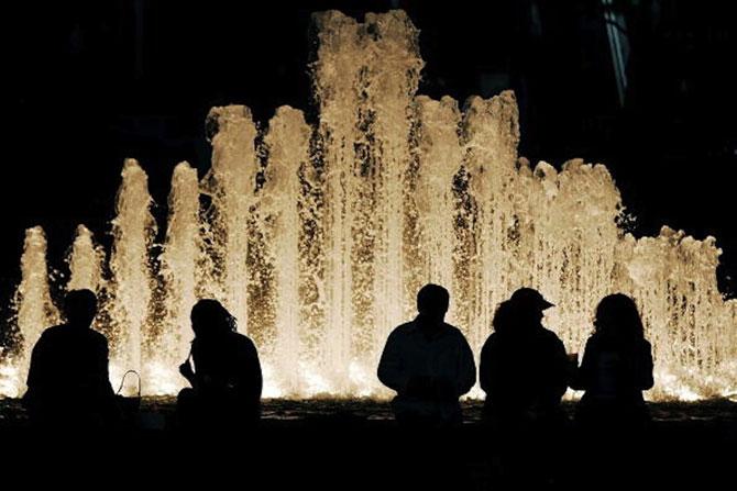 GALERIE FOTO. Fântani arteziene spectaculoase din întreaga lume 312755