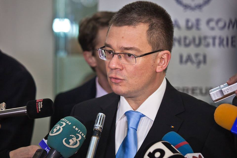 OFICIAL: Mihai Răzvan Ungureanu este noul şef al SIE, după votul din Parlament