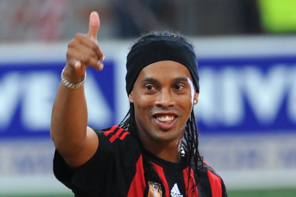 Ronaldinho şi-a găsit echipă nouă. Vezi cu cine a semnat