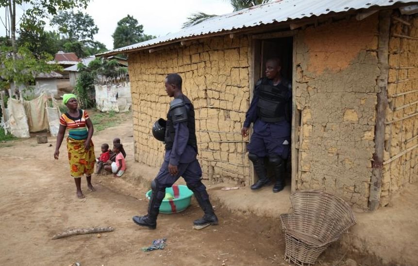 Noi măsuri de carantină în Liberia, după ce un adolescent a murit de Ebola