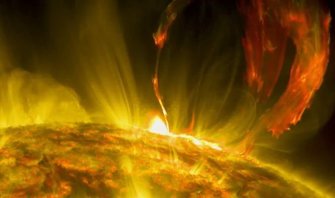 Spectaculoasă erupţie solară filmată de NASA. VIDEO