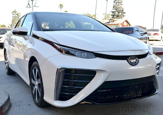 Toyota Mirai, automobilul ecologic propulsat de hidrogen