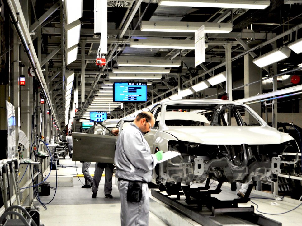 Angajatul unei fabrici Volkswagen, UCIS de un robot