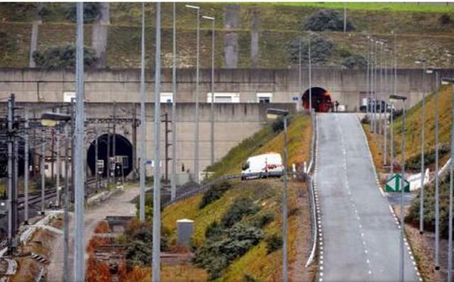 Traficul prin tunelul de sub Canalul Mânecii, perturbat de un protest: &quot;Încercau să treacă de zona restricționată&quot;