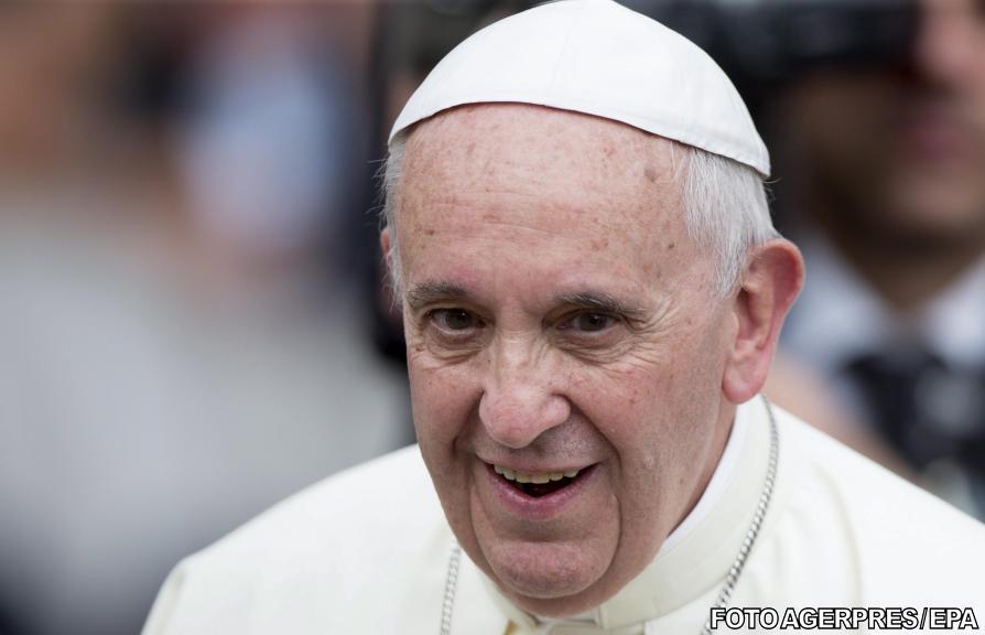 Papa Francisc îşi începe turneul sud-american 
