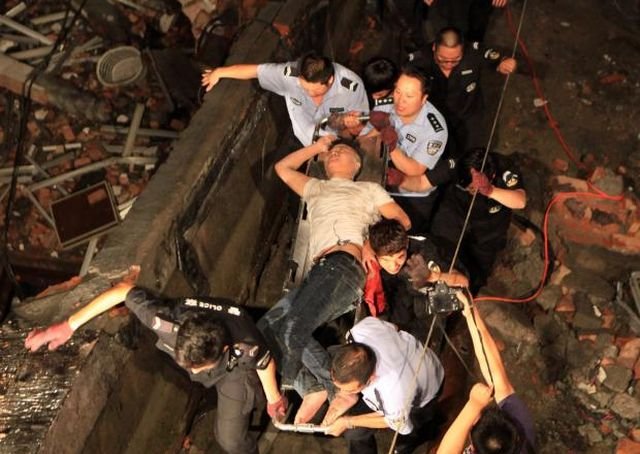 TRAGEDIE în China: 12 morţi în prăbuşirea unei fabrici de încălţăminte