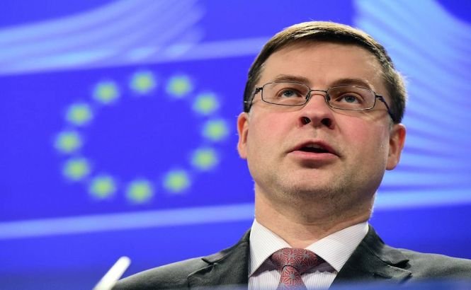 Comisia Europeană: Grecia TREBUIE să rămână în zona euro