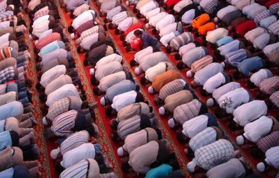 Muftiul Cultului Musulman: Moscheea din Bucureşti va opri efectuarea slujbelor în locuri neautorizate