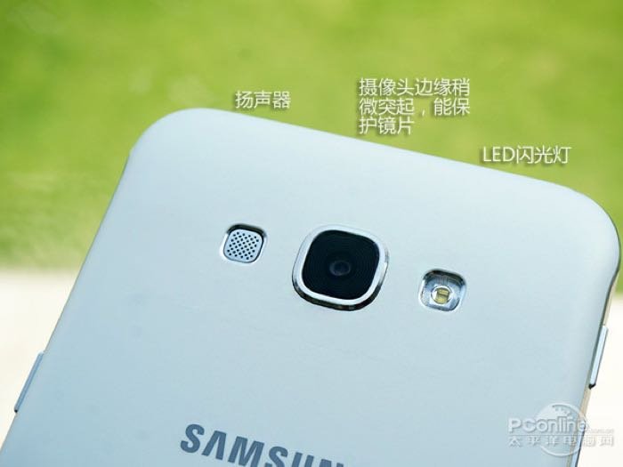  Noile poze cu cel mai subțire telefon produs de Samsung