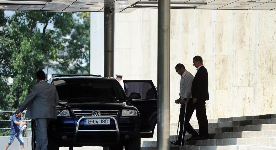 Victor Ponta s-ar putea întoarce în fruntea Guvernului joi dimineaţă