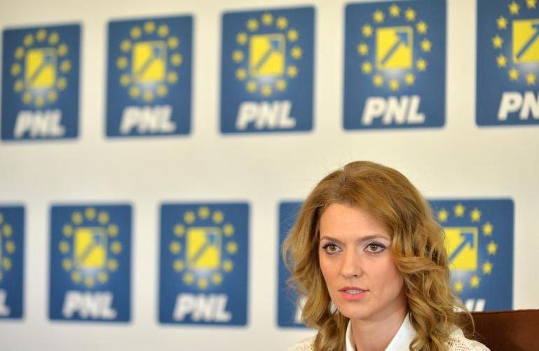 Alina Gorghiu: Victor Ponta minte şi trebuie să demisioneze!