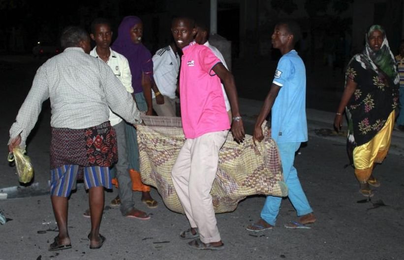 ATAC ARMAT la două hoteluri din Mogadishu. Cel puţin trei oameni au fost ucişi 