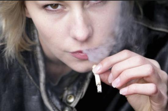 Fumatul poate duce la apariţia schizofreniei, spun ultimele studii