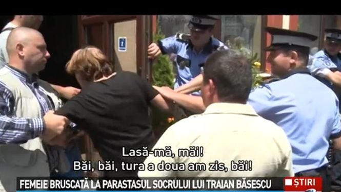 O femeie, bruscată la parastasul socrului lui Traian Băsescu