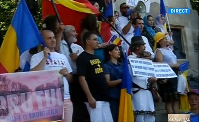 Peste 2.000 de oameni, la marşul din Capitală pentru unirea României cu Republica Moldova