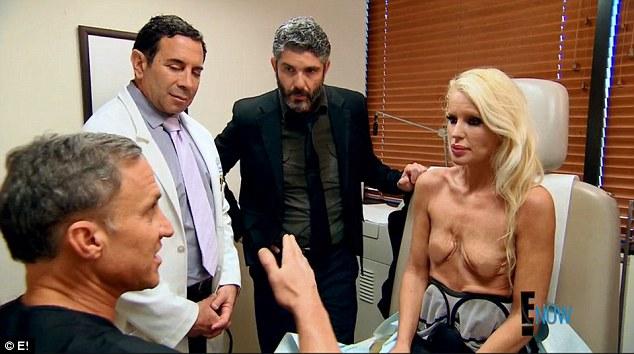 A fost la un pas de moarte din cauza silicoanelor! Cum arată acum după ce operațiile au distrus-o 315599