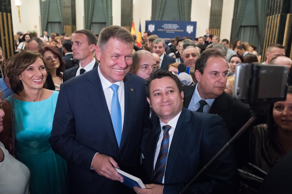 Carmen Iohannis, rochie minunată la întâlnirea cu românii din diaspora FOTO 315722