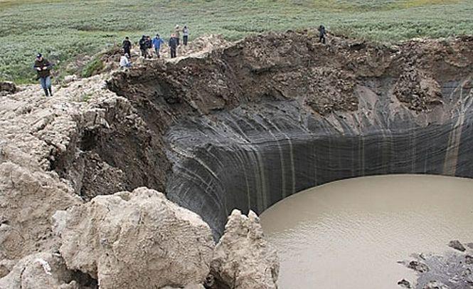 Craterul uriaş din Siberia se transformă